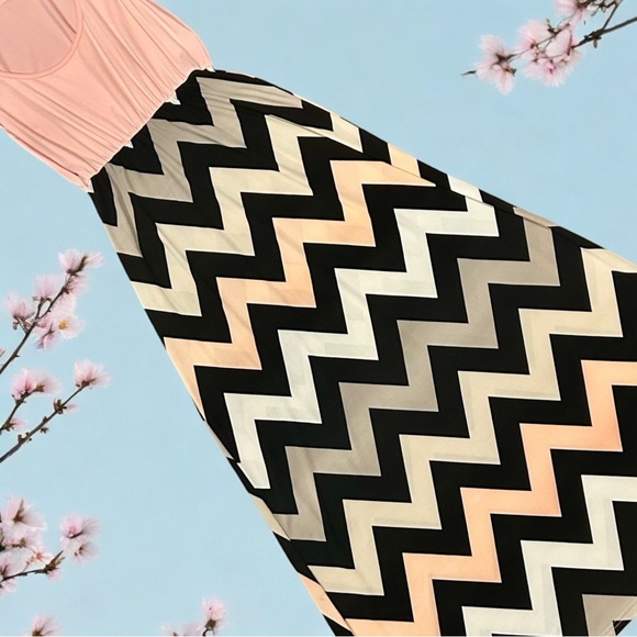 Maxi Dress with Pink Top & Chevron Pattern Bottom, EUC, Size-Med., Relaxed Fit - Picture 4 of 16